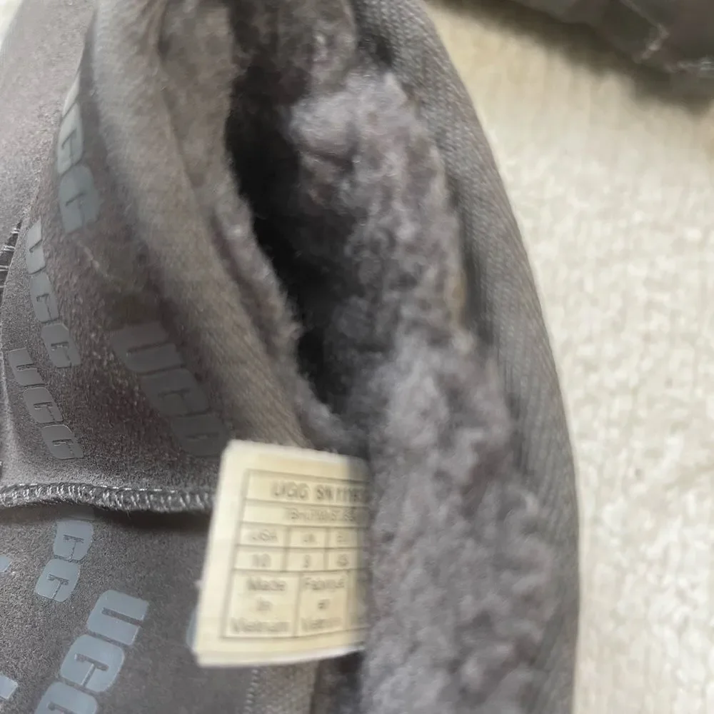 UGG Men’s Classic Mini II UGG Print Gray suede Boots  logo rubberized print SZ10